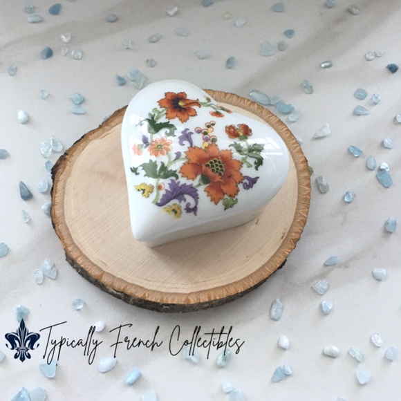 White Flower Heart Shaped Lidded Limoges Trinket Box - Picture 2 of 7